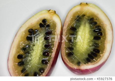 Umbe Mukoko Akebi family 45927376