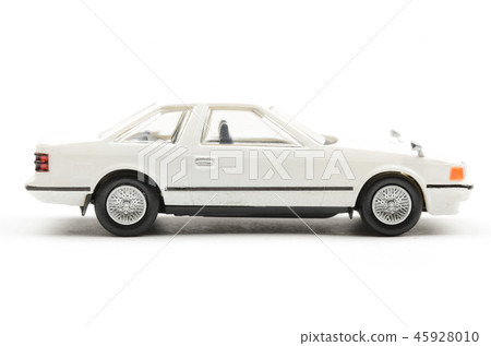 Car image 45928010