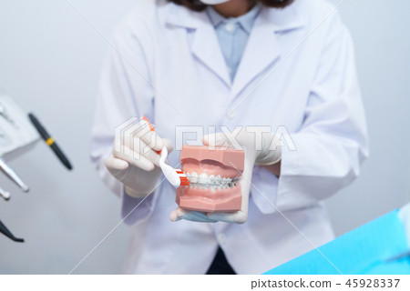 Explaining how to brush teeth 45928337