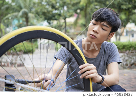 Fixing bicycle wheel 45928422