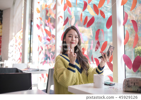 年輕的女人 45929126