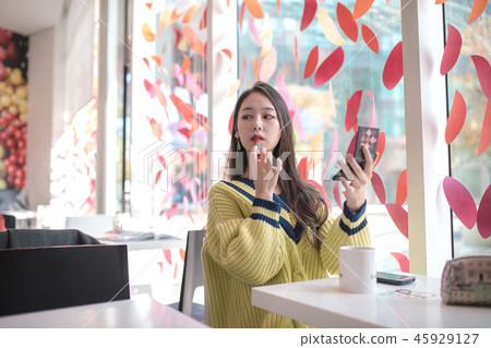 年輕的女人 45929127