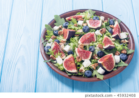 Figs salad with cheese Figs salad with cheese 45932408