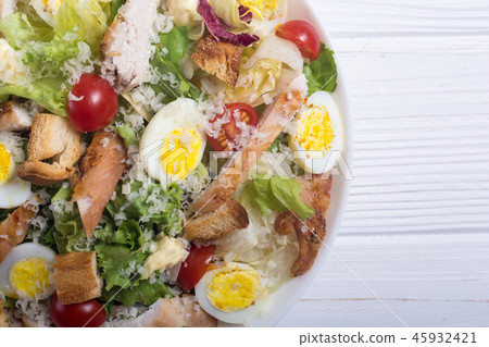 Salad ceasar with chicken , eggs and tomatoes 45932421