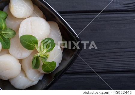 Raw scallops with salad Raw scallops with salad 45932445