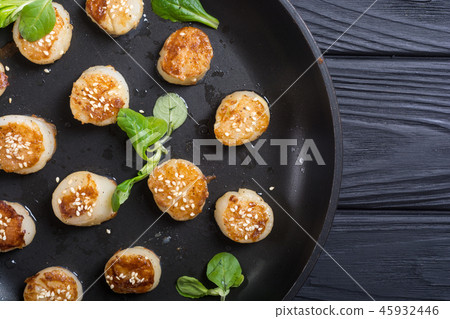 Fried scallops with lemon and salad Fried scallops with lemon and salad 45932446