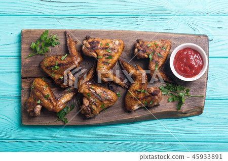 Grilled chicken wings with tomato sauce Grilled chicken wings with tomato sauce 45933891
