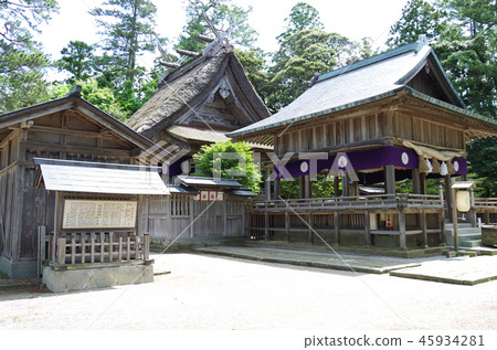 Oki Island Town的Goka Village的Mizuwakamori Shrine Oki Island Town的Goka Village的Mizuwakamori Shrine 45934281