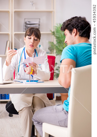 Young patient visiting doctor cardiologist Young patient visiting doctor cardiologist 45934392