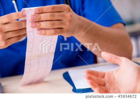 Young patient visiting doctor cardiologist  45934672