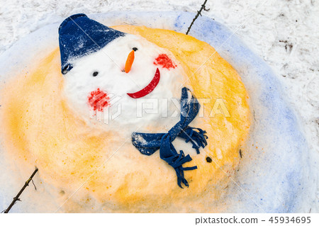 Funny snowman made of fallen snow in the winter Park  45934695