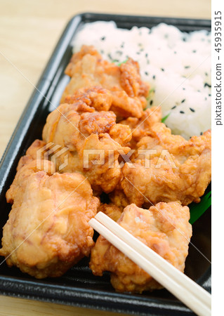 美味的油炸午餐盒 美味的油炸午餐盒 45935915