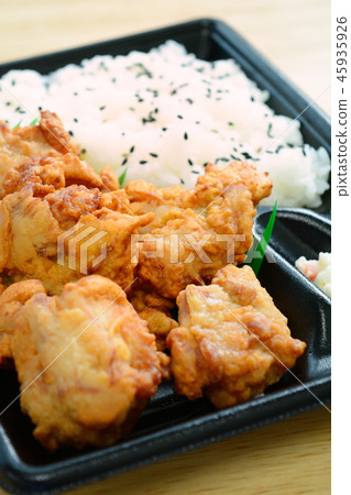 美味的炸雞飯盒 45935926
