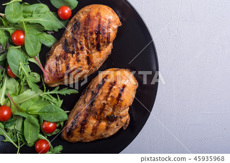 Grilled chicken with spinath and tomatoes salad Grilled chicken with spinath and tomatoes salad 45935968