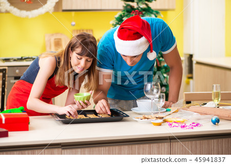 Young couple celebrating Christmas in kitchen  45941837