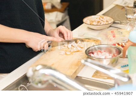 A woman who cuts the winder 45941907