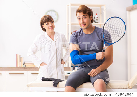 Young tennis player visiting doctor traumatologist Young tennis player visiting doctor traumatologist 45942044