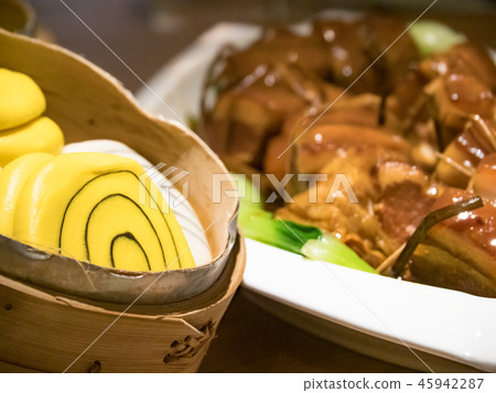 Gua bao, steamed buns in bamboo, bao buns Gua bao, steamed buns in bamboo, bao buns 45942287