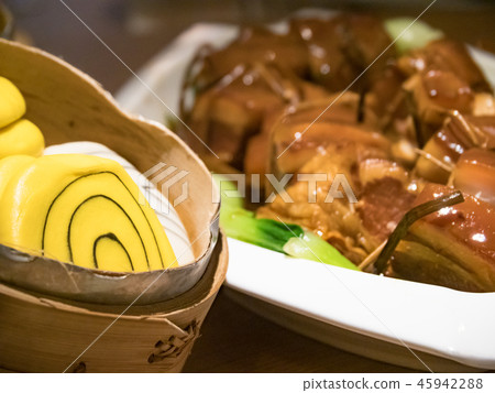Gua bao, steamed buns in bamboo, bao buns Gua bao, steamed buns in bamboo, bao buns 45942288