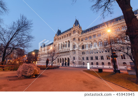 View on the Vienna town hall in the evening. View on the Vienna town hall in the evening. 45943945