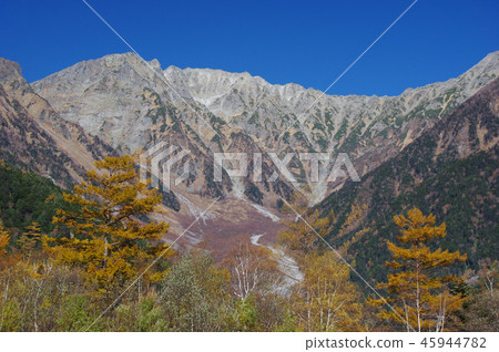 Kamikochi in the fall (Hodaka mountain range) Kamikochi in the fall (Hodaka mountain range) 45944782