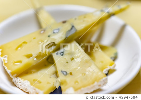 Blue cheese 45947594