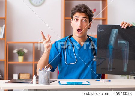 Young handsome doctor radiologyst working in clinic  45948038