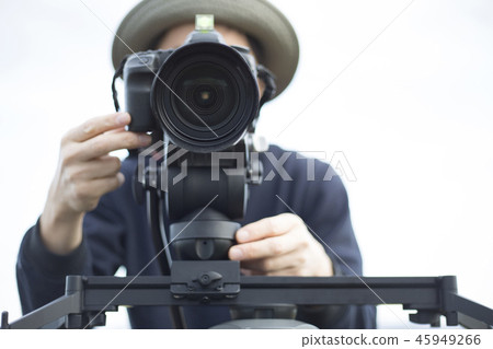 One eye video 45949266