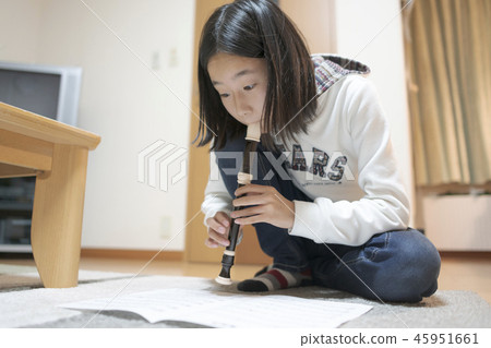 小學生練習錄音機 45951661