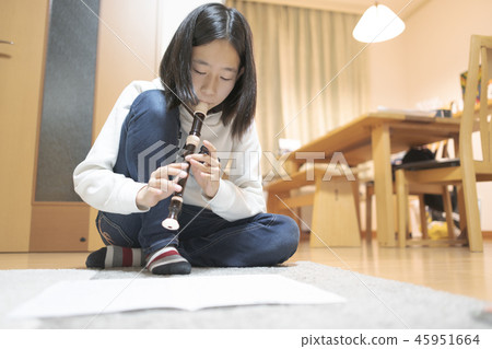 小學生練習錄音機 45951664