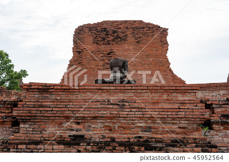 泰國的Ayutthaya遺骸Wat Phra Mahathat廢墟 泰國的Ayutthaya遺骸Wat Phra Mahathat廢墟 45952564