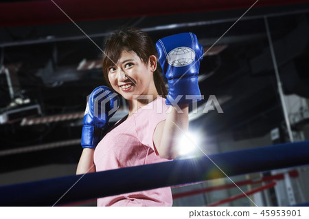 拳擊踢拳擊女人 45953901