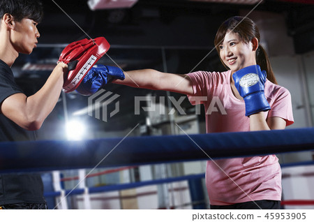 Boxing kick boxing woman Boxing kick boxing woman 45953905