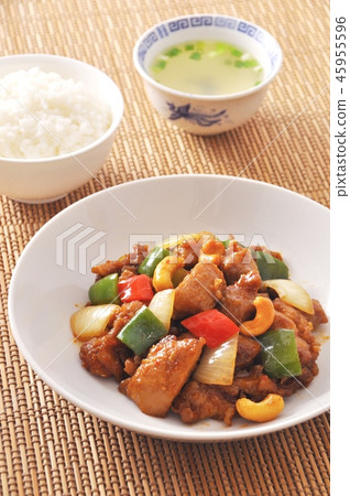 Stir fried chicken and cashew nuts 45955596