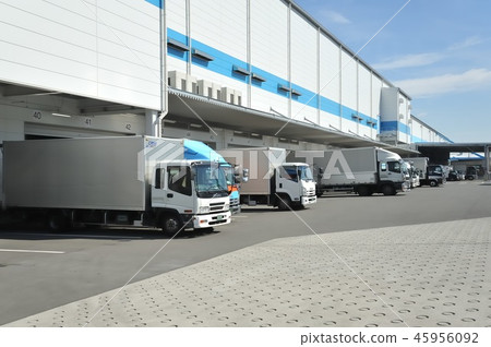 物流倉庫和貨運軌道 45956092