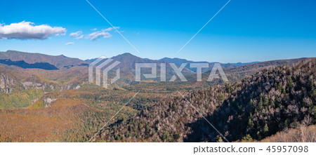 Sounkyo, Hokkaido: The mountain slopes and alpine plants are ablaze with color under the clear autumn sky. Sounkyo, Hokkaido: The mountain slopes and alpine plants are ablaze with color under the clear autumn sky. 45957098
