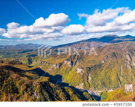 Hokkaido, Sounkyo Gorge: Autumn foliage and breathtaking views of the gorge add color to this popular tourist spot. Hokkaido, Sounkyo Gorge: Autumn foliage and breathtaking views of the gorge add color to this popular tourist spot. 45957100