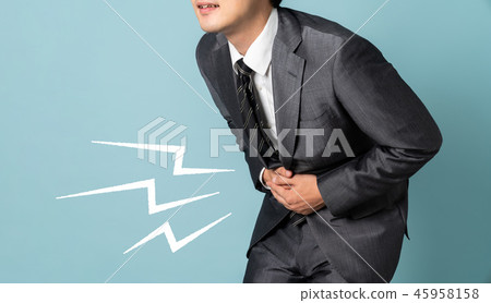 腹痛的男人 45958158