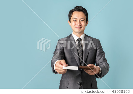 男性遞名片 男性遞名片 45958163