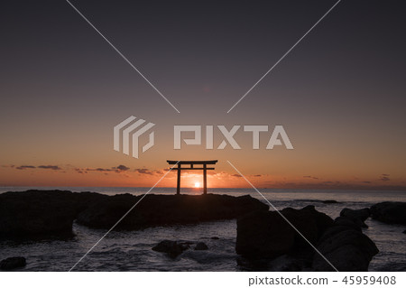 大洗海岸的朝日 45959408