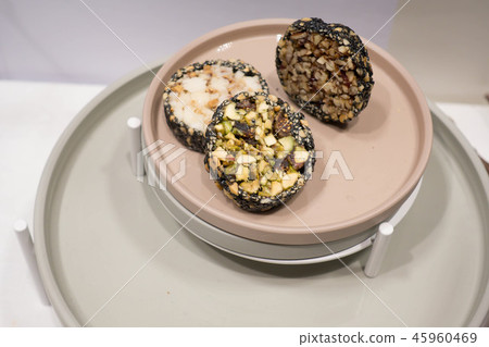 Kim Seok-bin ceramics 45960469