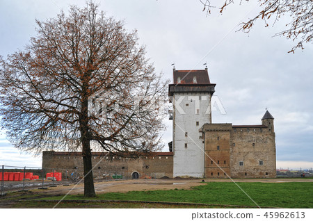 view of the tower of long Hermann in Narva view of the tower of long Hermann in Narva 45962613