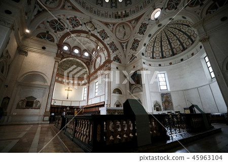 Italy · Milan 45963104