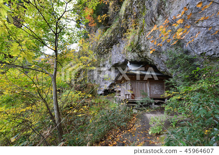 Mitokuyama Sanzenji Kannon Hall Autumn scenery Mitokuyama Sanzenji Kannon Hall Autumn scenery 45964607