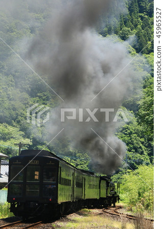 SL Hiyoshi going away with smoke 45965527