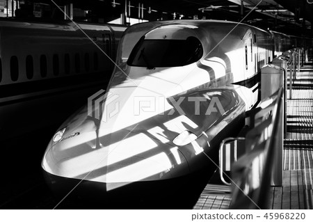 景觀與新幹線單色高對比度 45968220