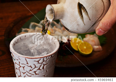 烤麵包配白魚生魚片 45969461