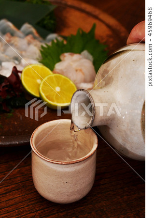 烤麵包配白魚生魚片 烤麵包配白魚生魚片 45969468