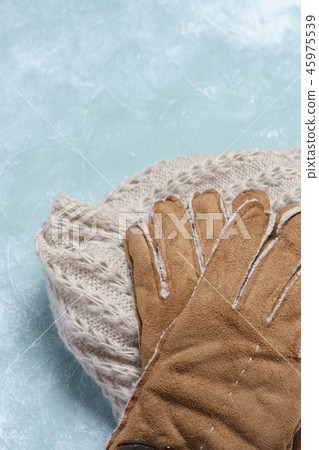 消聲器和手套 45975539