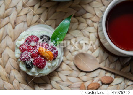 Pavlova meringue cake with cream and small fruits Pavlova meringue cake with cream and small fruits 45976200
